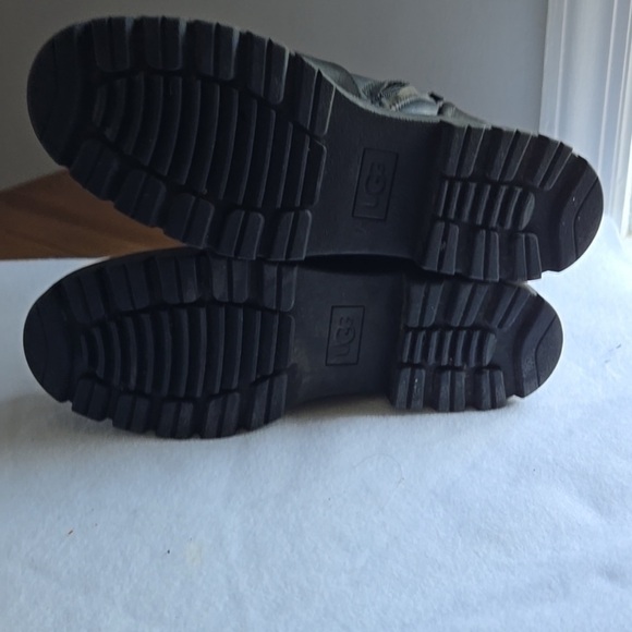 UGG NOE Boots with Buckles - Picture 5 of 13